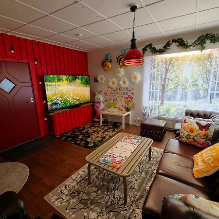 Relax & Recharge - A Unique Suite With A Touch Of Luxury - Hot Tub And Sauna Inspired Decor #Not A Real Sauna# Easy City Access - Direct Train 15 Min To City 赫尔辛基 外观 照片