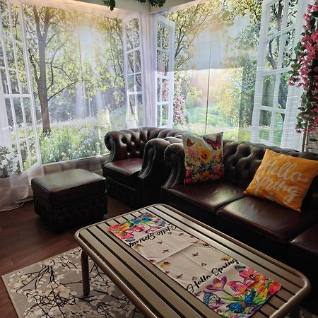 Relax & Recharge - A Unique Suite With A Touch Of Luxury - Hot Tub And Sauna Inspired Decor #Not A Real Sauna# Easy City Access - Direct Train 15 Min To City 赫尔辛基 外观 照片