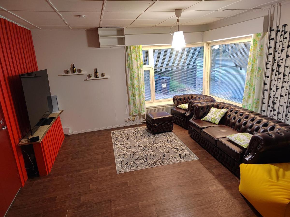 Relax & Recharge - A Unique Suite With A Touch Of Luxury - Hot Tub And Sauna Inspired Decor #Not A Real Sauna# Easy City Access - Direct Train 15 Min To City 赫尔辛基 外观 照片