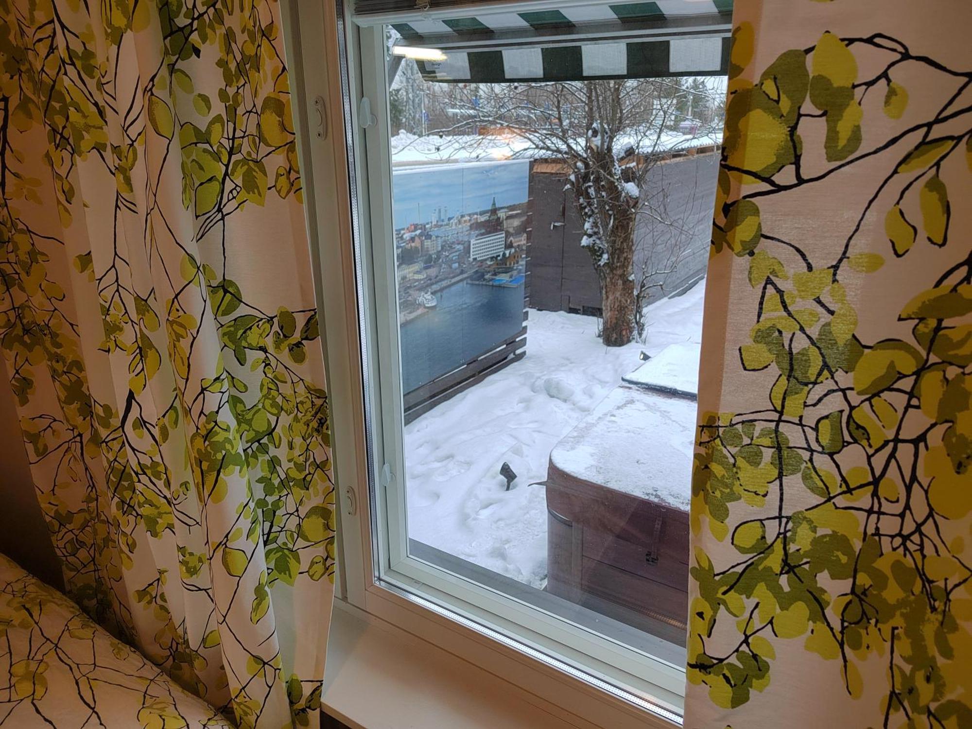 Relax & Recharge - A Unique Suite With A Touch Of Luxury - Hot Tub And Sauna Inspired Decor #Not A Real Sauna# Easy City Access - Direct Train 15 Min To City 赫尔辛基 外观 照片