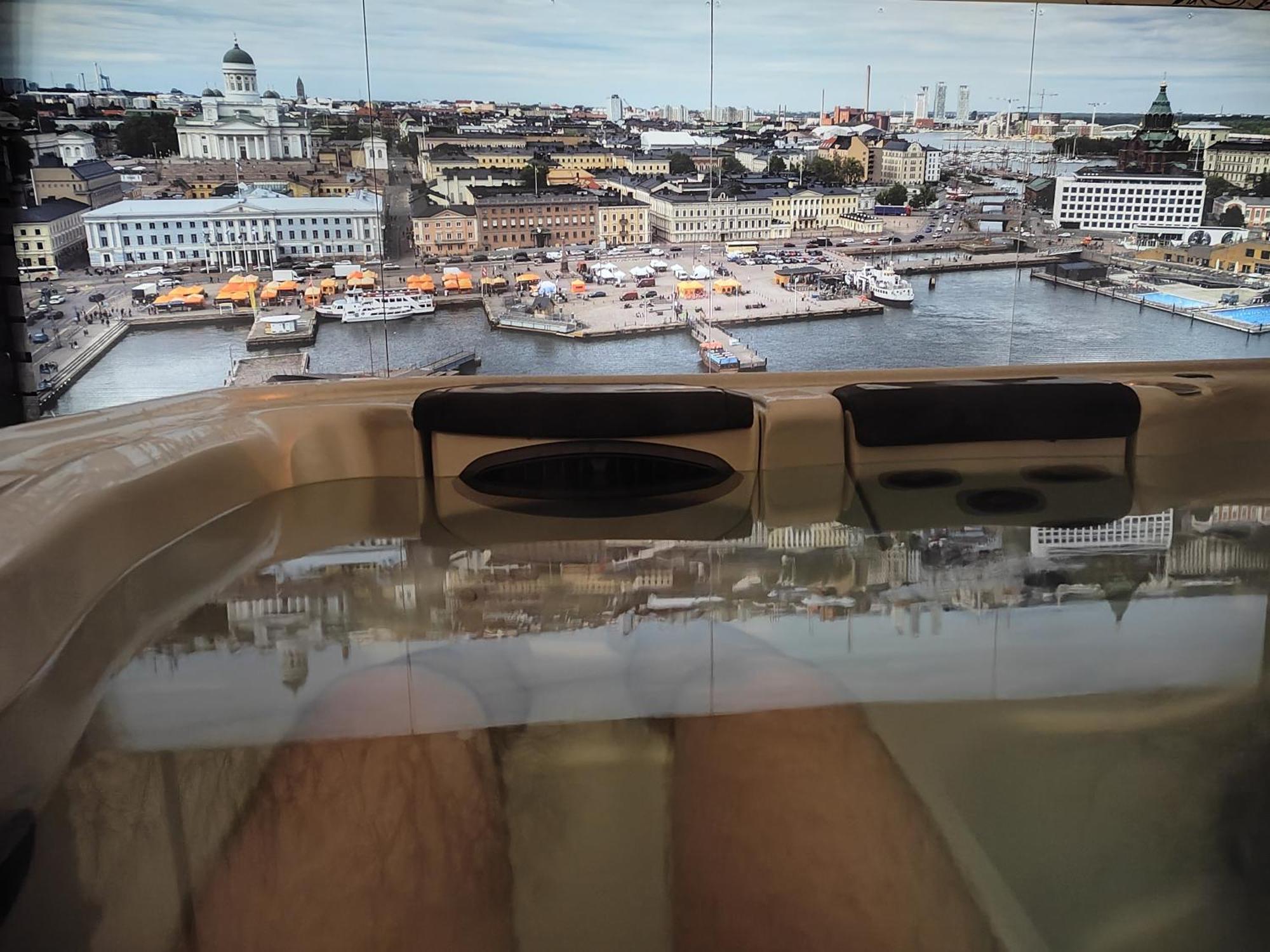 Relax & Recharge - A Unique Suite With A Touch Of Luxury - Hot Tub And Sauna Inspired Decor #Not A Real Sauna# Easy City Access - Direct Train 15 Min To City 赫尔辛基 外观 照片