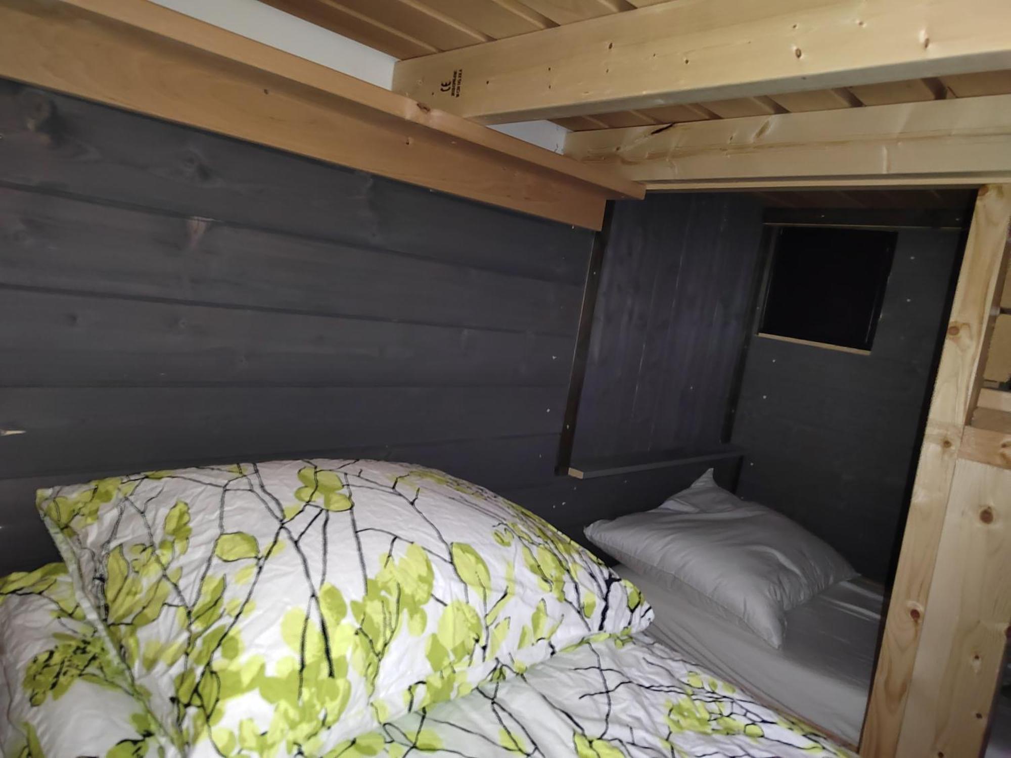 Relax & Recharge - A Unique Suite With A Touch Of Luxury - Hot Tub And Sauna Inspired Decor #Not A Real Sauna# Easy City Access - Direct Train 15 Min To City 赫尔辛基 外观 照片