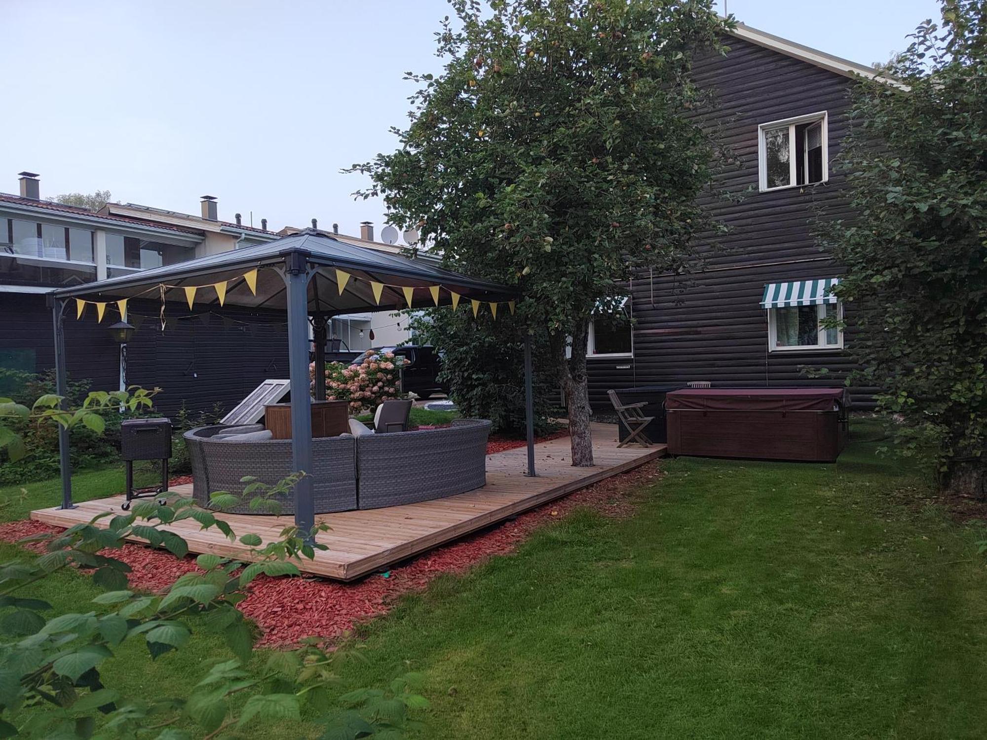Relax & Recharge - A Unique Suite With A Touch Of Luxury - Hot Tub And Sauna Inspired Decor #Not A Real Sauna# Easy City Access - Direct Train 15 Min To City 赫尔辛基 外观 照片