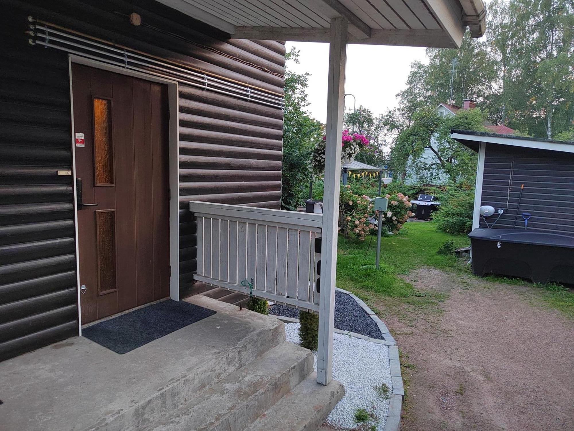 Relax & Recharge - A Unique Suite With A Touch Of Luxury - Hot Tub And Sauna Inspired Decor #Not A Real Sauna# Easy City Access - Direct Train 15 Min To City 赫尔辛基 外观 照片