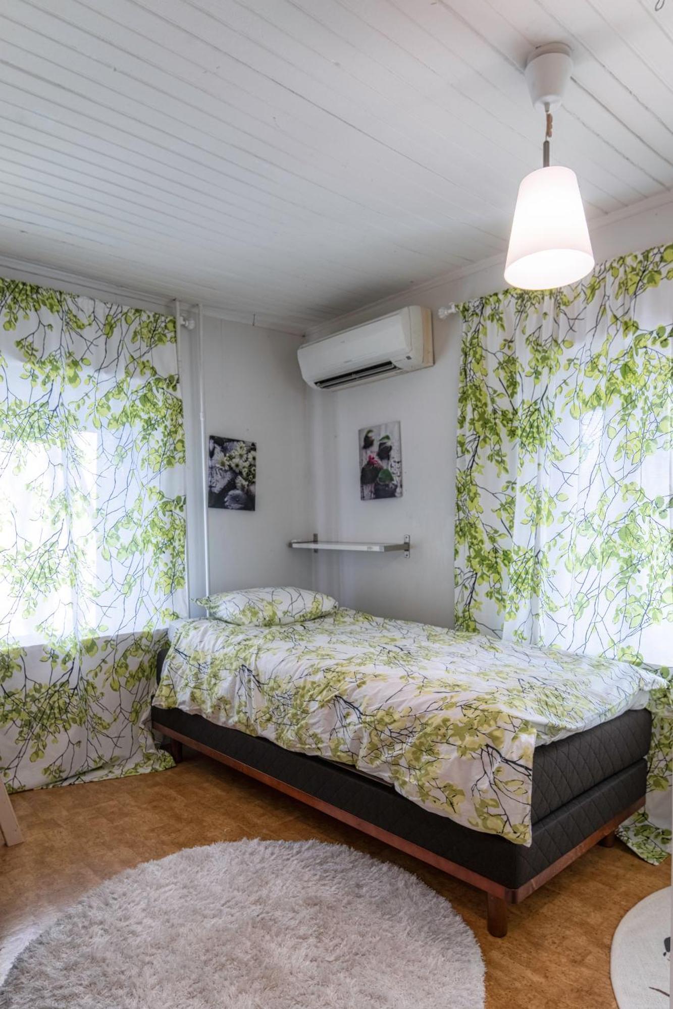 Relax & Recharge - A Unique Suite With A Touch Of Luxury - Hot Tub And Sauna Inspired Decor #Not A Real Sauna# Easy City Access - Direct Train 15 Min To City 赫尔辛基 外观 照片