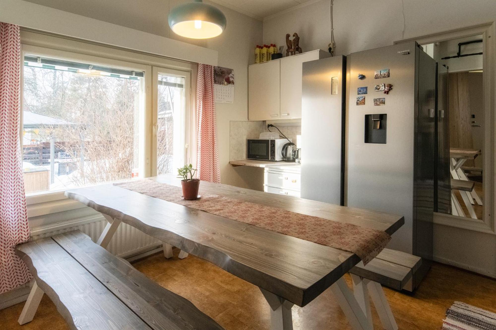 Relax & Recharge - A Unique Suite With A Touch Of Luxury - Hot Tub And Sauna Inspired Decor #Not A Real Sauna# Easy City Access - Direct Train 15 Min To City 赫尔辛基 外观 照片