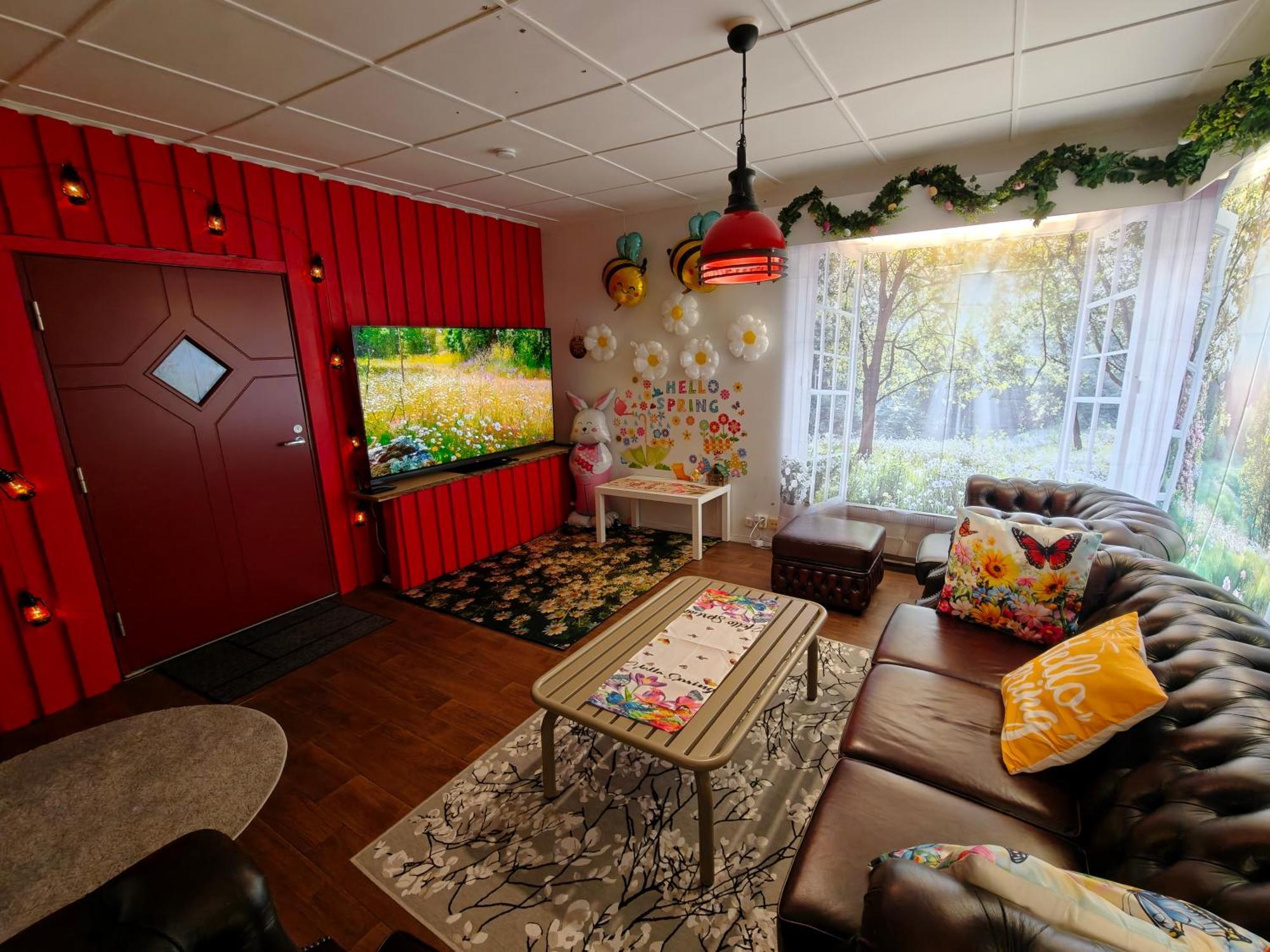 Relax & Recharge - A Unique Suite With A Touch Of Luxury - Hot Tub And Sauna Inspired Decor #Not A Real Sauna# Easy City Access - Direct Train 15 Min To City 赫尔辛基 外观 照片
